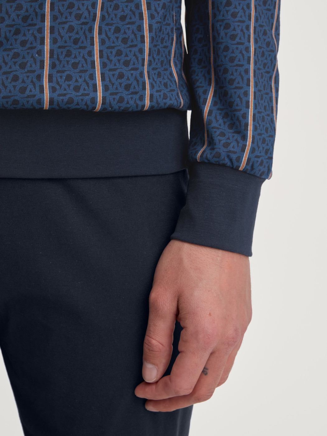 Men model is wearing Pyjama with cuff made of 100% Cotton in Blue, Striped from the Relax Imprint 1 series by CALIDA, Detail