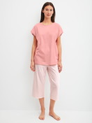 La modella / Il modello Donna indossa Pigiama capri in 100% cotone di colore Arancione, Modello, della serie Lovely Nights di CALIDA, Vista frontale