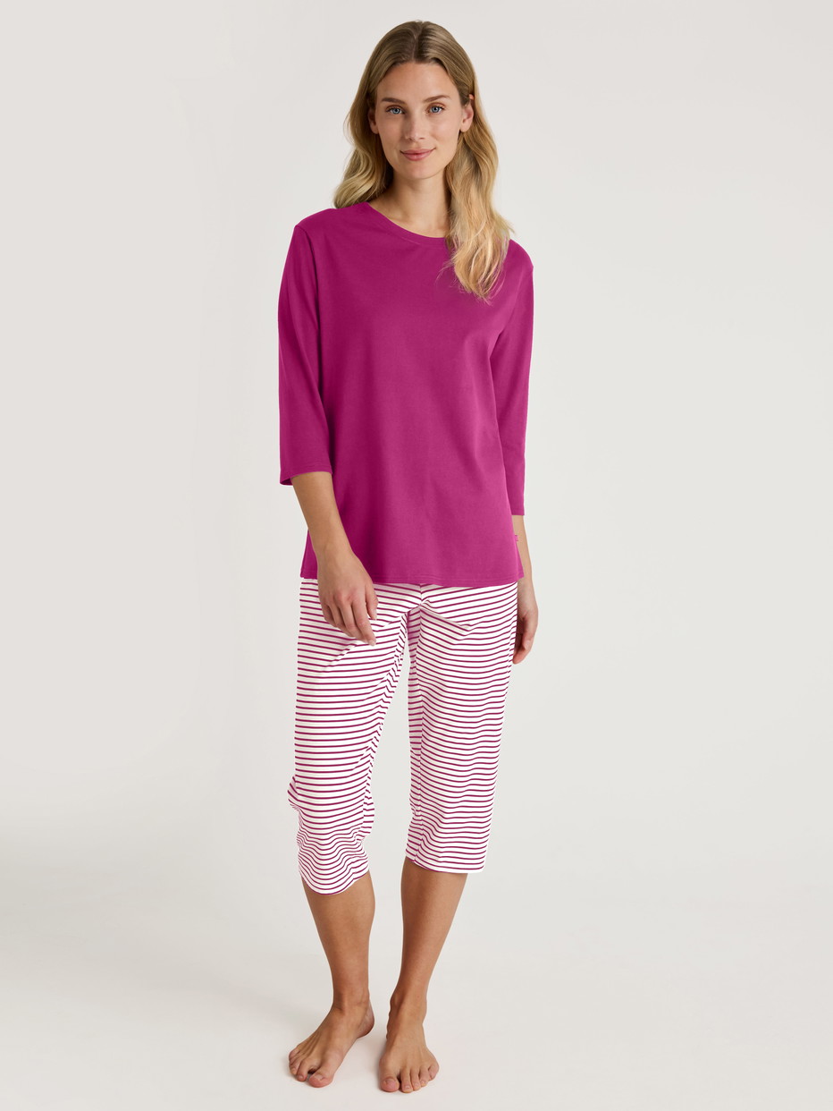 Le mannequin Femme porte le/la Pyjama capri en 100% coton de couleur Rouge, Rayée, de la série Cotton Special de CALIDA, Vue de face