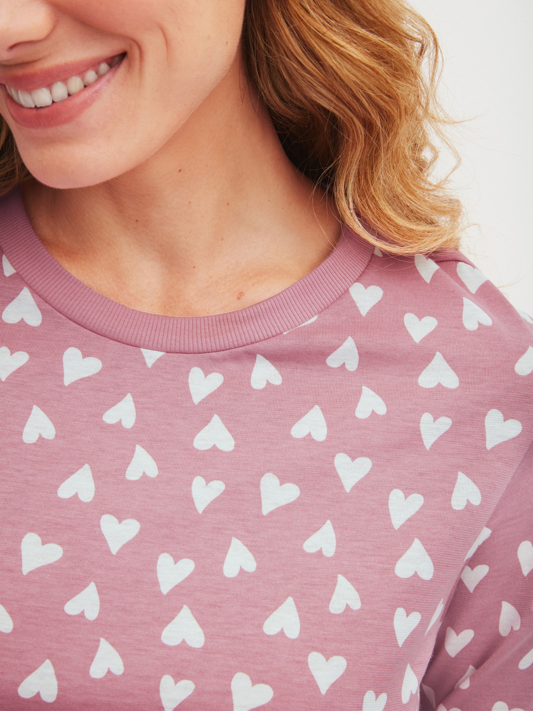 Le mannequin Femme porte le/la Pyjama capri en 100% coton de couleur Rose, À motifs, de la série Cotton Special de CALIDA, Détail