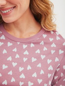 Le mannequin Femme porte le/la Pyjama capri en 100% coton de couleur Rose, À motifs, de la série Cotton Special de CALIDA, Détail