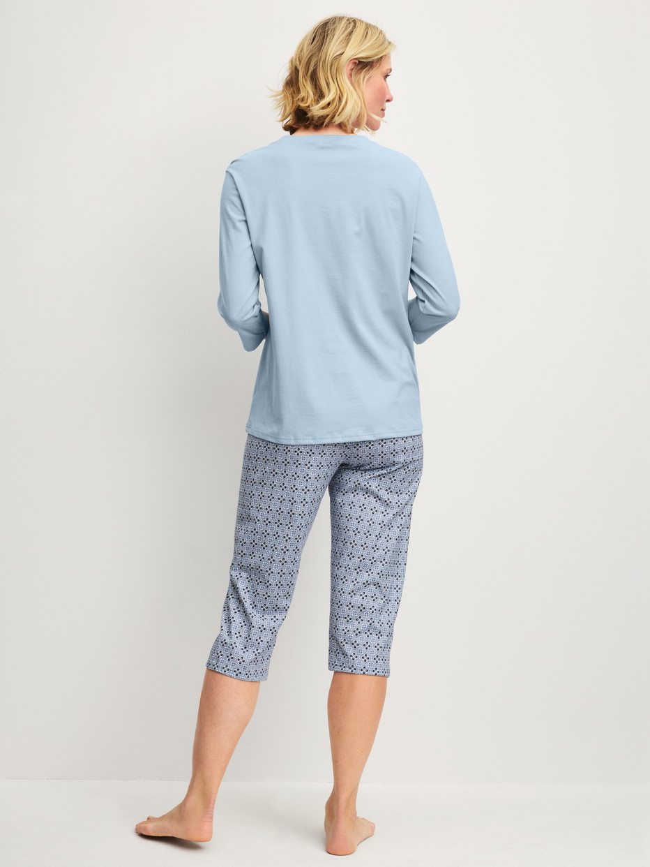 Le mannequin Femme porte le/la Pyjama capri en 100% coton de couleur Gris, À motifs, de la série Cotton Special de CALIDA, Vue arrière