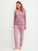 La modella / Il modello Donna indossa Pigiami, lunghi in 100% cotone di colore Rosa, Modello, della serie Cotton Special di CALIDA, Vista frontale