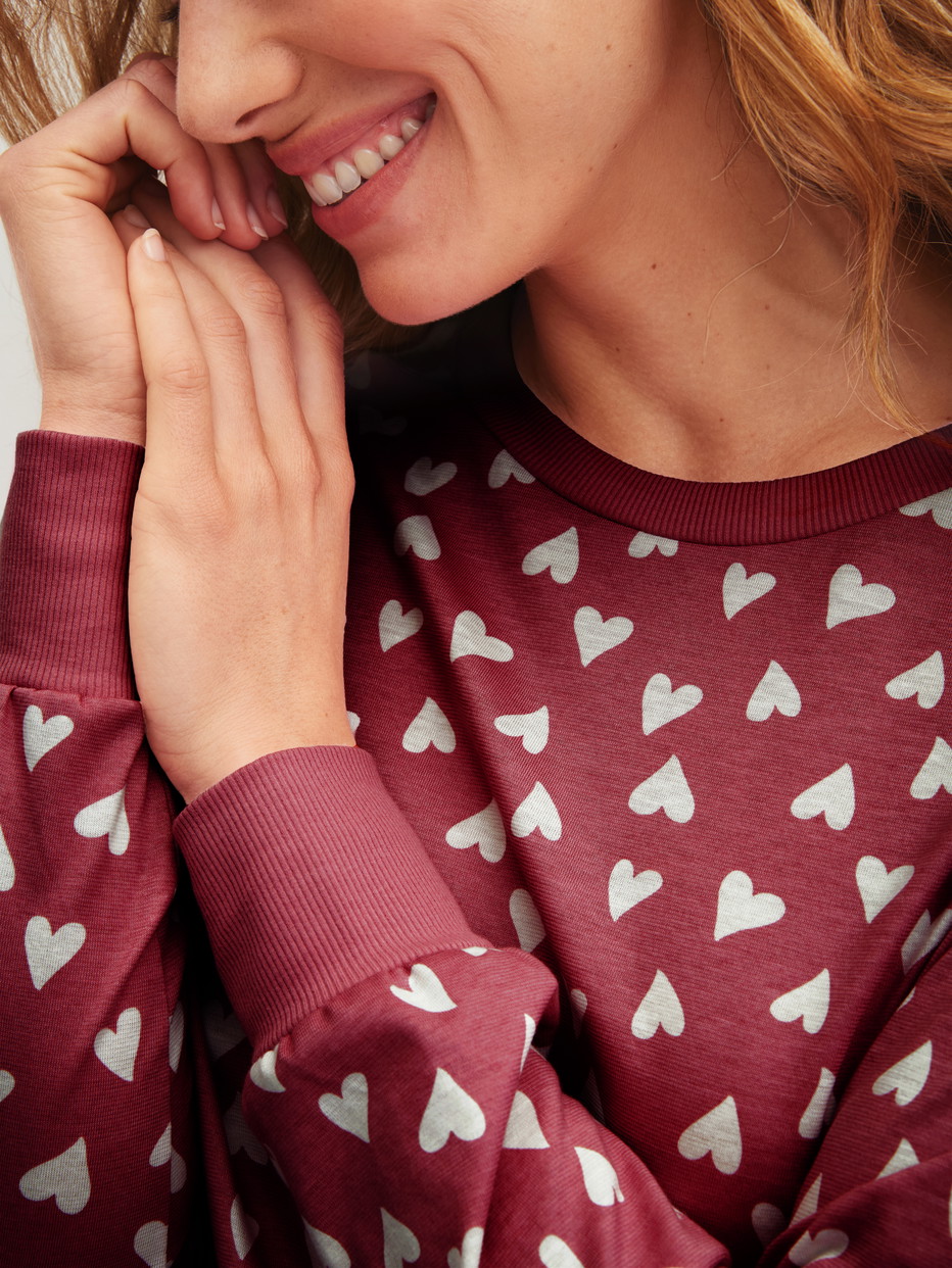 Women model is wearing Pyjama with cuff made of 100% Cotton in Red, Unicoloured from the Cotton Special series by CALIDA, Detail