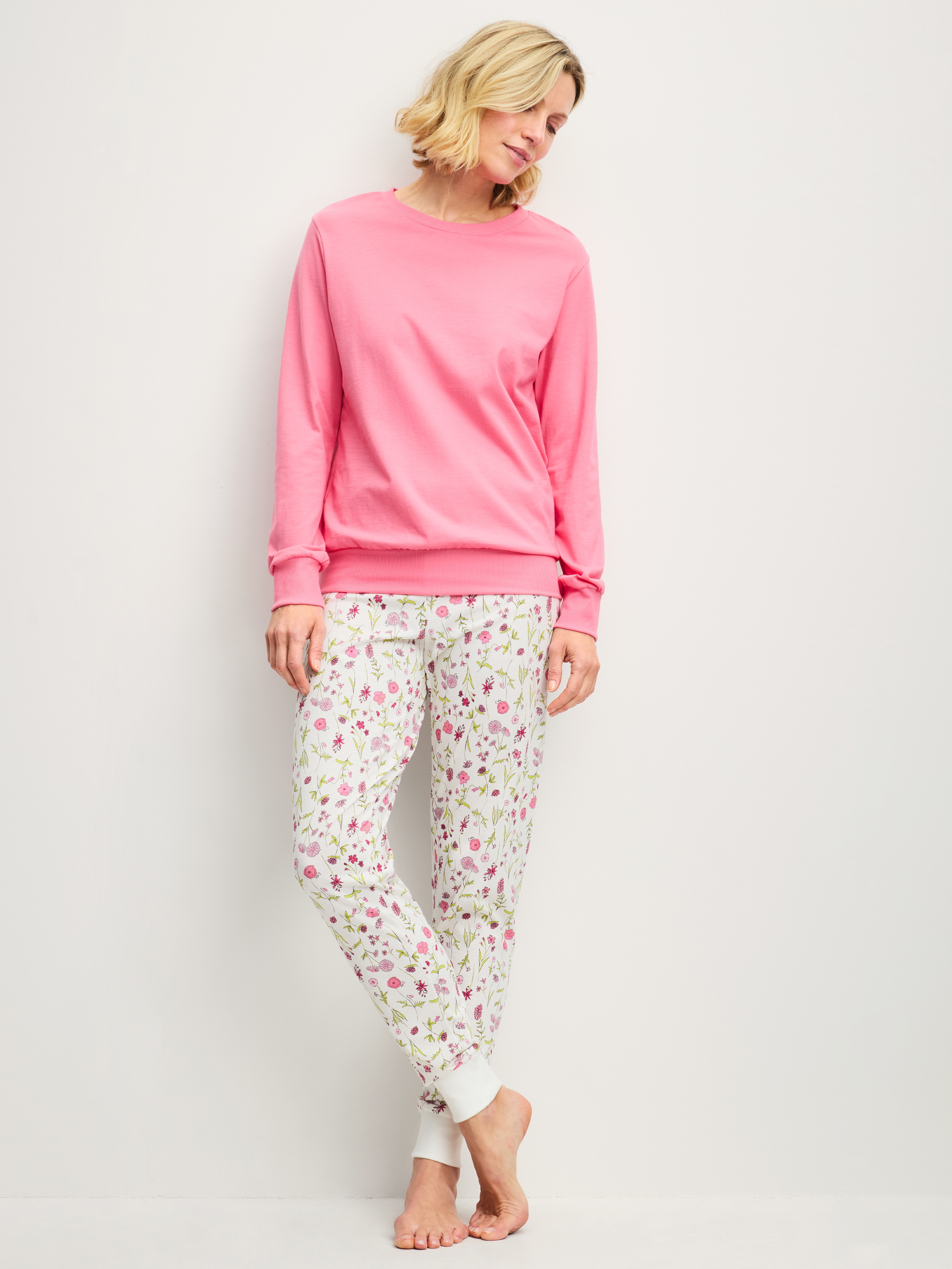 Women model is wearing Pyjama with cuff made of 100% Cotton in Pink, Patterned from the Cotton Special series by CALIDA, Front view