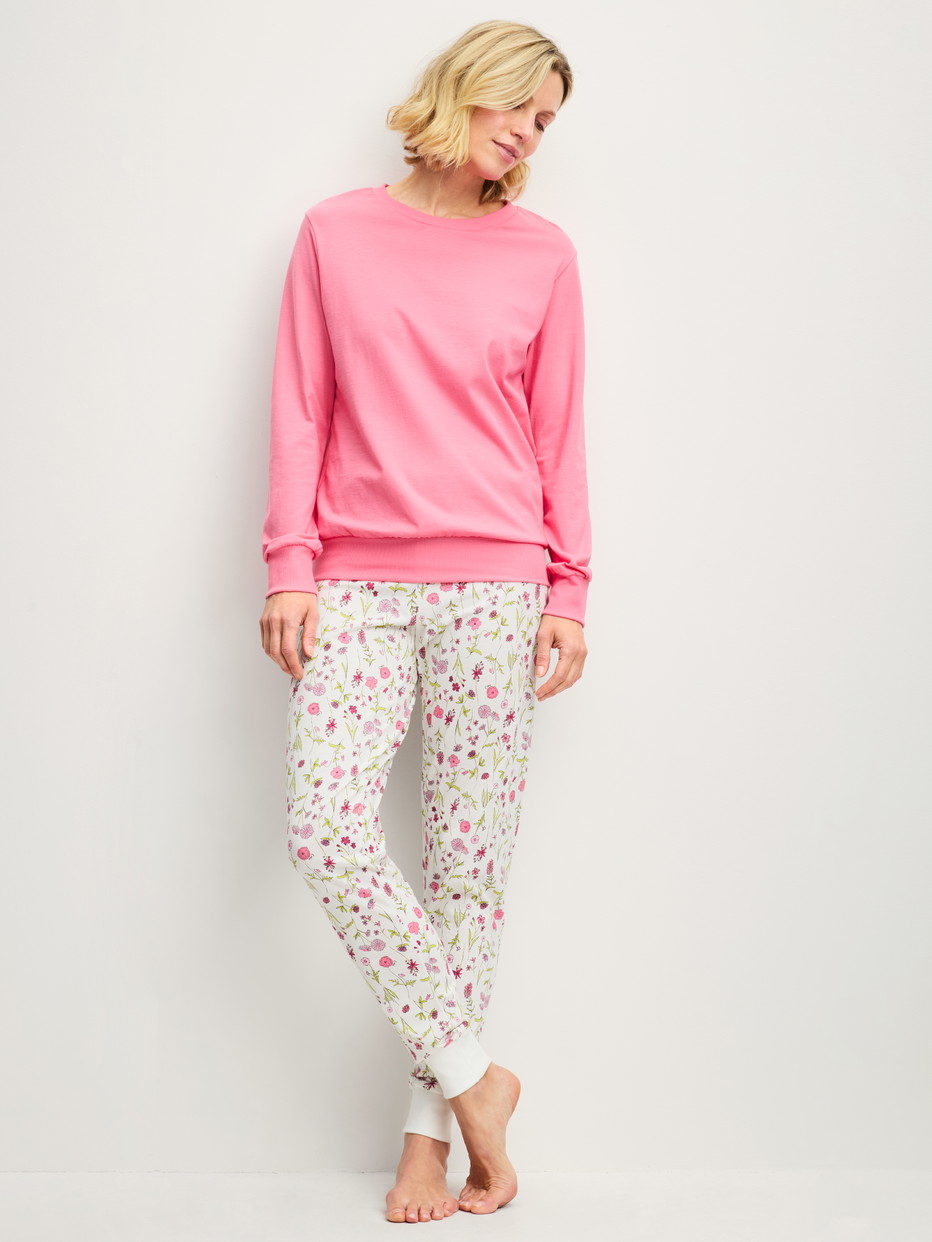 Women model is wearing Pyjama with cuff made of 100% Cotton in Pink, Patterned from the Cotton Special series by CALIDA, Front view