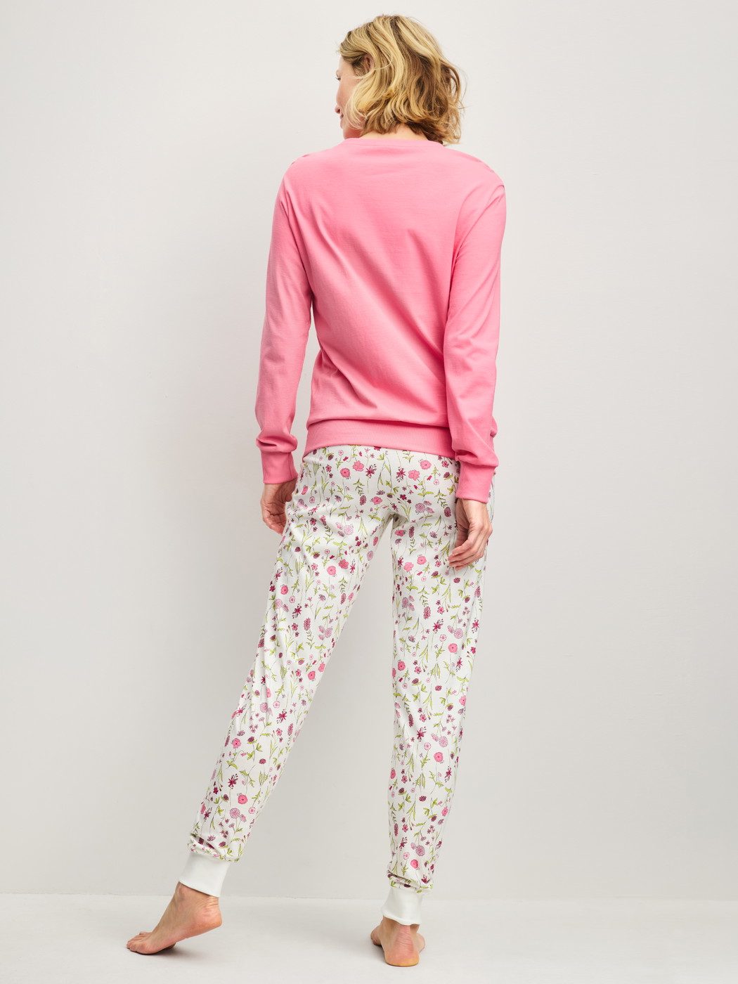 Women model is wearing Pyjama with cuff made of 100% Cotton in Pink, Patterned from the Cotton Special series by CALIDA, Back view