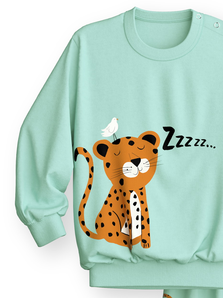 Figli - Pigiama con polsini in 100% cotone di colore Verde, Modello, della serie Toddlers Animals di CALIDA, Vista frontale, Sfondo bianco