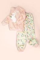 Kinder-Model trägt Bündchen-Pyjama aus 100% Baumwolle in Rosa, Gemustert aus Serie Toddlers Easter von CALIDA, Zusatzbild