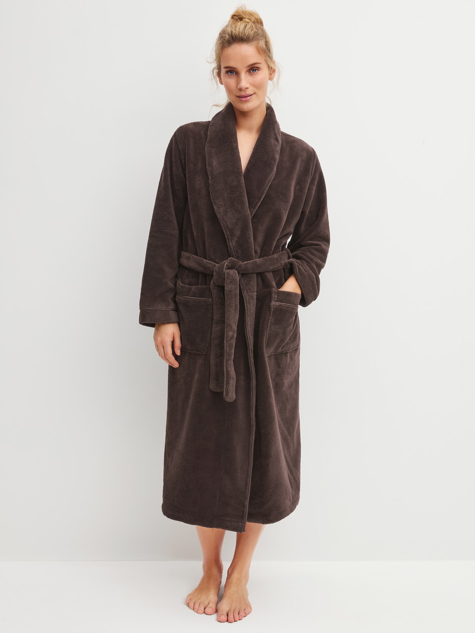 Women model is wearing Bathrobe 120 cm made of Cotton in Brown, Unicoloured from the Alpine LW series by CALIDA, Front view