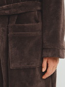 Women model is wearing Bathrobe 120 cm made of Cotton in Brown, Unicoloured from the Alpine LW series by CALIDA, Detail