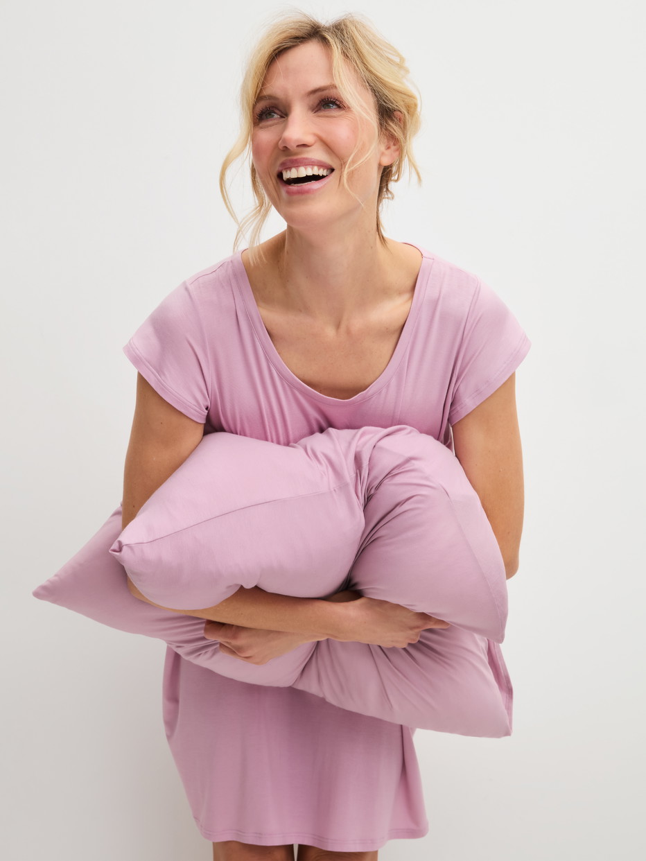 Women model is wearing Pillowcase made of Modal in Purple, Unicoloured from the DSW Balancing series by CALIDA, Additional Image